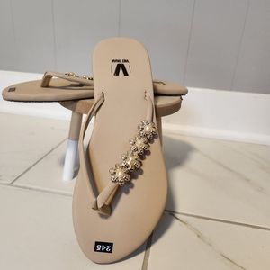 Cute New Slippers/sandals